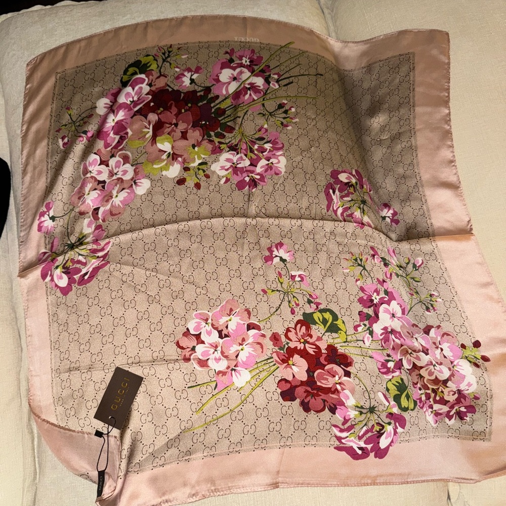 Gucci Beige and Pink Floral Silk Square Scarf - Picture 8 of 9